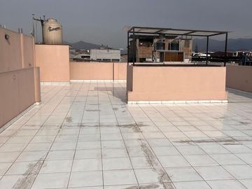 Alquiler Local Comercial + Departamentos en Edificio de 4 Pisos Yerbateros