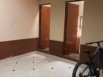 Alquiler Local Comercial + Departamentos en Edificio de 4 Pisos Yerbateros