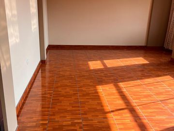Venta Local Comercial + Departamentos en Edificio de 4 Pisos