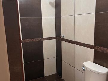 Venta Local Comercial + Departamentos en Edificio de 4 Pisos