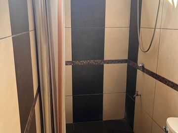 Venta Local Comercial + Departamentos en Edificio de 4 Pisos