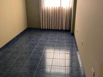 Venta Local Comercial + Departamentos en Edificio de 4 Pisos