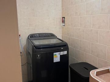 Venta Local Comercial + Departamentos en Edificio de 4 Pisos