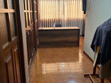Venta Local Comercial + Departamentos en Edificio de 4 Pisos