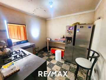 VENTA DE CASA DE 2 PISOS EN COMAS