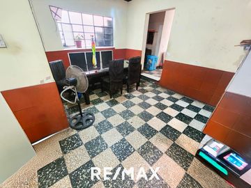 VENTA DE CASA DE 2 PISOS EN COMAS