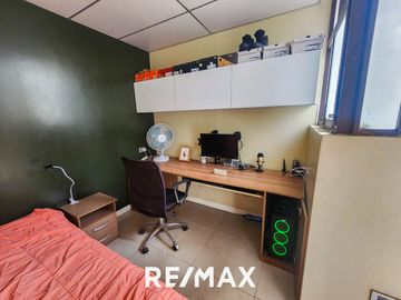 VENTA DE CASA DE 2 PISOS EN COMAS