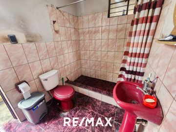 VENTA DE CASA DE 2 PISOS EN COMAS