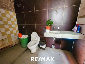 VENTA DE CASA DE 2 PISOS EN COMAS