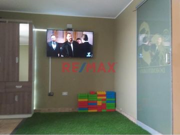 Venta De Hostal De 5 Pisos + Azotea En San Juan De Lurigancho
