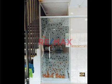 Venta De Hostal De 5 Pisos + Azotea En San Juan De Lurigancho