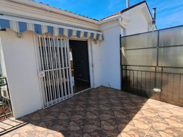 Espectacular  Casa de 2 pisos amplia y de construcción solida 3D , 3B ,2E cercana al centro de Quilpué.