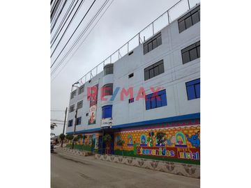 Se Vende Casa De 3 Pisos Frente Al Parque Urb. El Roble Pte. Piedra .