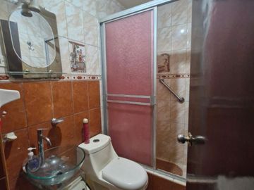 VENDO CASA DE 2 PISOS EN COMAS