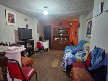 VENDO CASA DE 2 PISOS EN COMAS