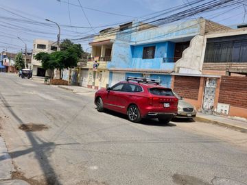 VENDO CASA DE 2 PISOS EN COMAS