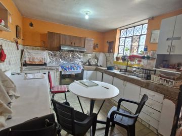VENDO CASA DE 2 PISOS EN COMAS