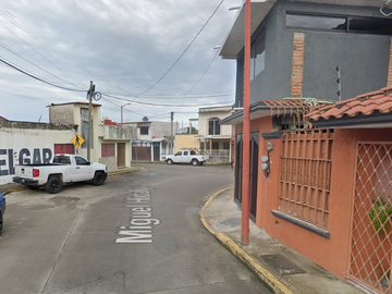 Casa en Remate Bancario en C. Miguel Hidalgo, Tapachula de Crodoba, Chis. (65% debajo de su valor comercial, solo recursos propios)
