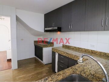 ¡Alquila Tu Chalet Recién Remodelado Cerca De La Universidad De Lima!