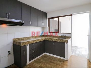 ¡Alquila Tu Chalet Recién Remodelado Cerca De La Universidad De Lima!