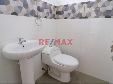 ¡Alquila Tu Chalet Recién Remodelado Cerca De La Universidad De Lima!