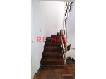 ¡Alquila Tu Chalet Recién Remodelado Cerca De La Universidad De Lima!