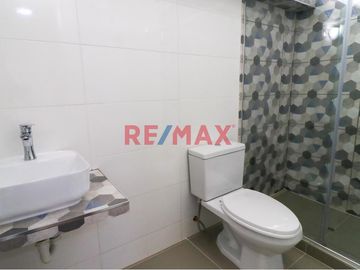 ¡Alquila Tu Chalet Recién Remodelado Cerca De La Universidad De Lima!