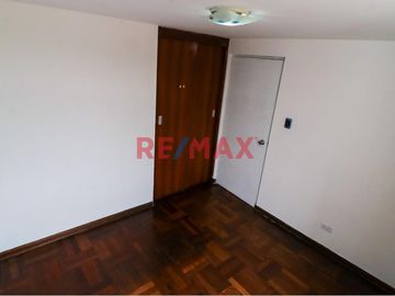 ¡Alquila Tu Chalet Recién Remodelado Cerca De La Universidad De Lima!