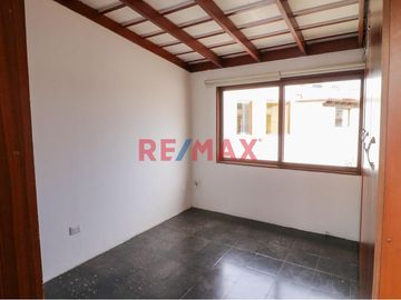 ¡Alquila Tu Chalet Recién Remodelado Cerca De La Universidad De Lima!