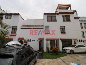¡Alquila Tu Chalet Recién Remodelado Cerca De La Universidad De Lima!