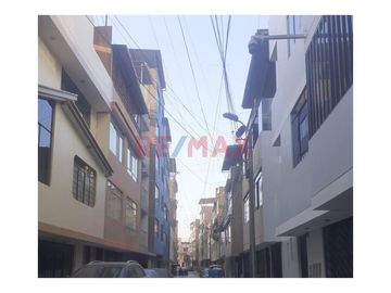 Imperdible! Casa De 3 Pisos En Urb, Los Jardines -Sjl