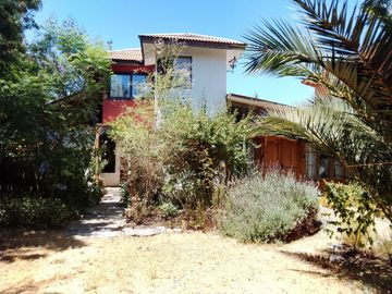 Muy amplia casa en centro de Casablanca 7D 3B 233m2 $330.000.000