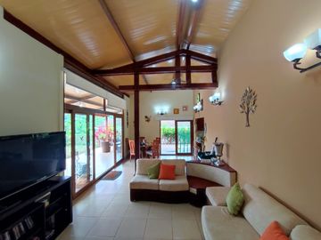 Casa en venta en Pedro Vicente Maldonado, de 3 habitaciones, Quito, Ecuador
