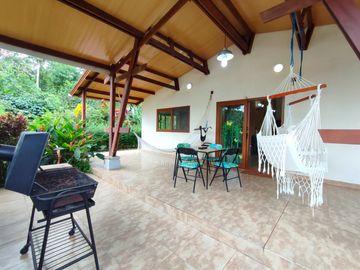 Casa en venta en Pedro Vicente Maldonado, de 3 habitaciones, Quito, Ecuador