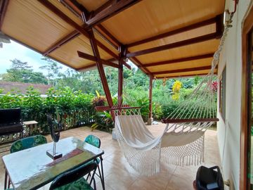 Casa en venta en Pedro Vicente Maldonado, de 3 habitaciones, Quito, Ecuador
