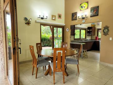 Casa en venta en Pedro Vicente Maldonado, de 3 habitaciones, Quito, Ecuador