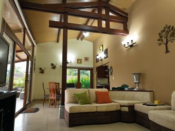 Casa en venta en Pedro Vicente Maldonado, de 3 habitaciones, Quito, Ecuador