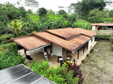 Casa en venta en Pedro Vicente Maldonado, de 3 habitaciones, Quito, Ecuador