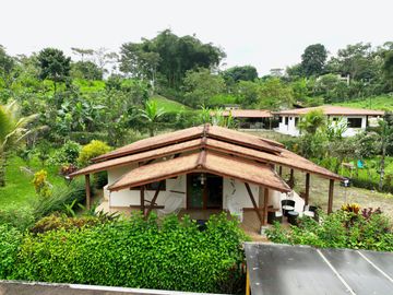 Casa en venta en Pedro Vicente Maldonado, de 3 habitaciones, Quito, Ecuador