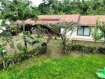 Casa en venta en Pedro Vicente Maldonado, de 3 habitaciones, Quito, Ecuador