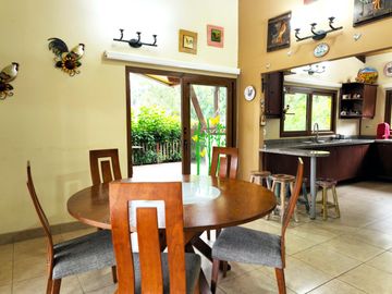 Casa en venta en Pedro Vicente Maldonado, de 3 habitaciones, Quito, Ecuador