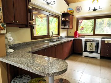 Casa en venta en Pedro Vicente Maldonado, de 3 habitaciones, Quito, Ecuador