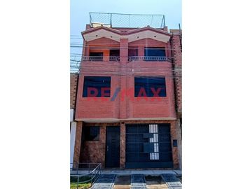 Se Vende Casa De 3 Pisos En Urb. El Mercurio En Pte Piedra