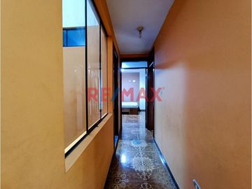 Se Vende Casa De 3 Pisos En Urb. El Mercurio En Pte Piedra