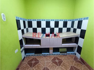 Se Vende Casa De 3 Pisos En Urb. El Mercurio En Pte Piedra