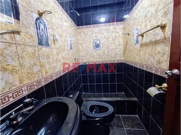Se Vende Casa De 3 Pisos En Urb. El Mercurio En Pte Piedra