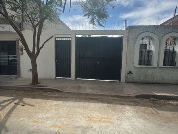 ¡Casa de 1 planta en León! Ubicación privilegiada y lista para habitar