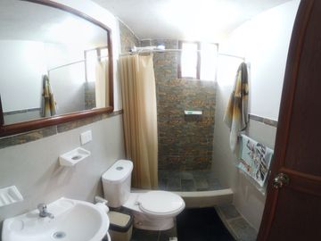 Casa en venta de 3 habitaciones de oportunidad, en Pedro Vicente Maldonado, Quito Ecuador