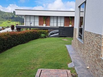 VENTA DE CASA INDEPENDIENTE DE 320 m2 EN LA FLORIDA, VILLAMARÍA, CALDAS.