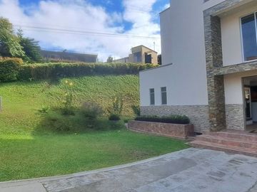 VENTA DE CASA INDEPENDIENTE DE 320 m2 EN LA FLORIDA, VILLAMARÍA, CALDAS.